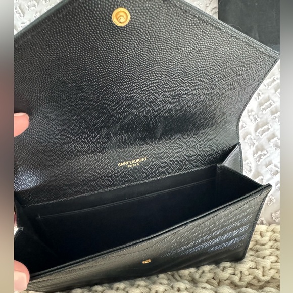 YSL - CASSANDRE MATELASSÉ FLAP POUCH IN QUILTED GRAIN DE POUDRE EMBOSSED LEATHER - Picture 11 of 13